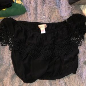 Off shoulder, lace top
